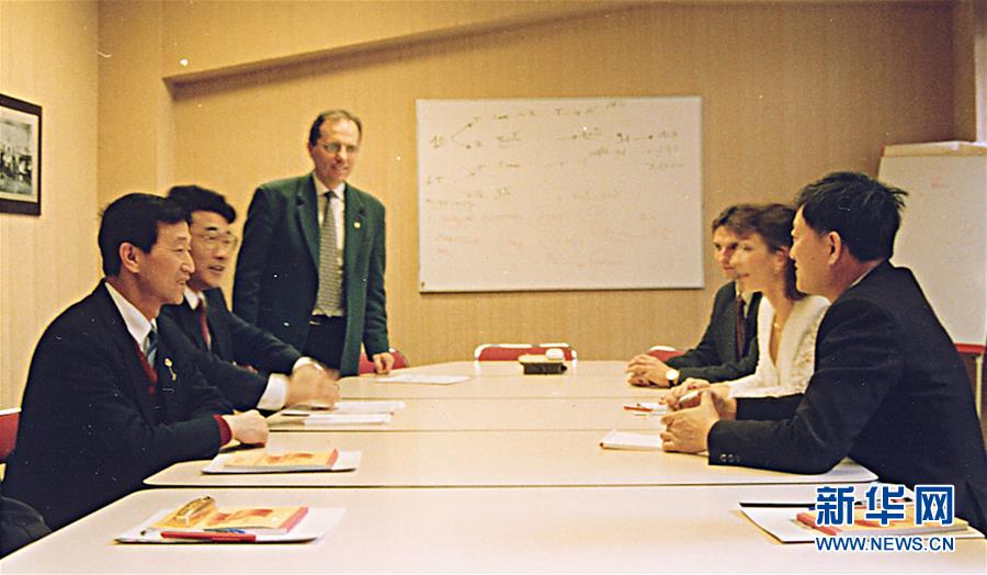 (新華全媒頭條·時(shí)代先鋒·圖文互動(dòng))(12)傳奇的英雄 無悔的忠誠(chéng)——記刑偵痕跡檢驗(yàn)專家崔道植