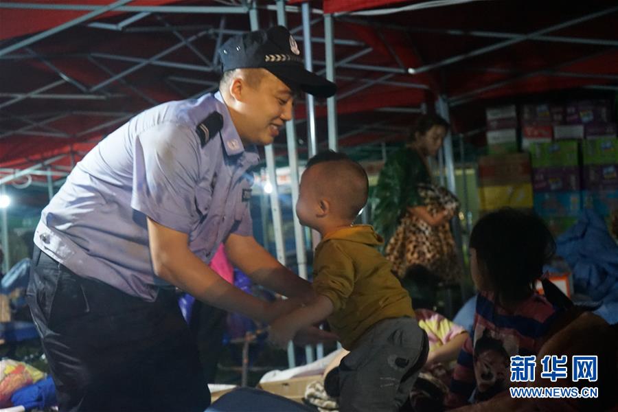 （長寧地震&middot;圖文互動(dòng)）（2）夜訪雙河中學(xué)安置點(diǎn)