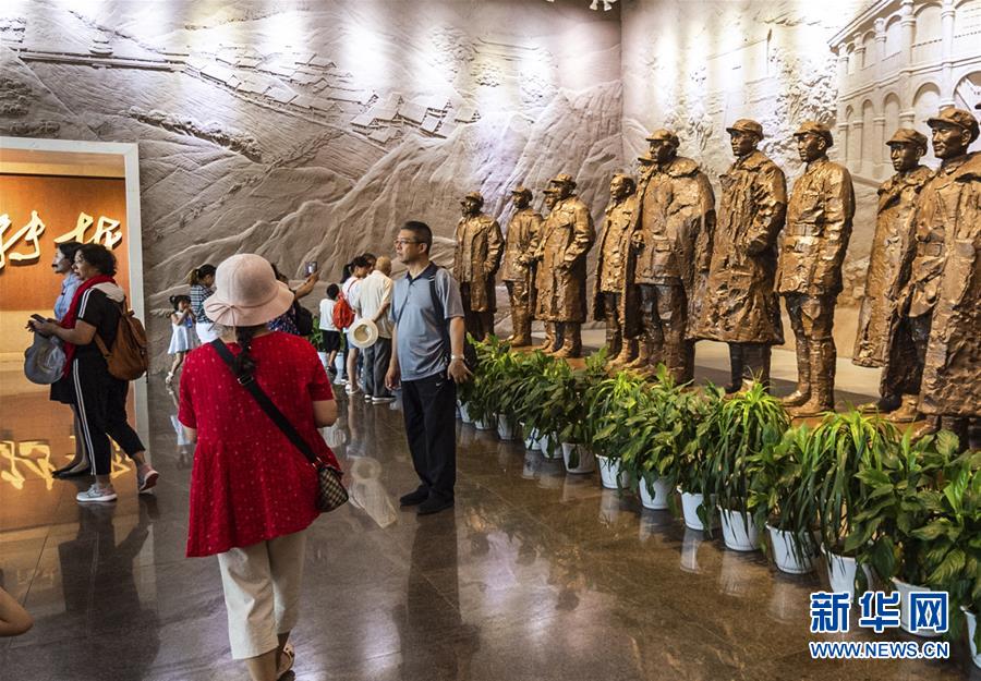 （新華全媒頭條&middot;壯麗70年&middot;奮斗新時代&mdash;&mdash;記者再走長征路&middot;圖文互動）（8）偉大轉(zhuǎn)折是怎樣發(fā)生的&mdash;&mdash;重回遵義會議現(xiàn)場