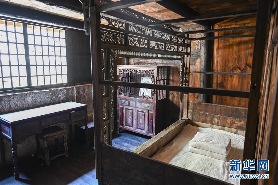 （壯麗70年&middot;奮斗新時(shí)代&mdash;&mdash;記者再走長(zhǎng)征路&middot;圖文互動(dòng)）（5）手捧棉被憶紅軍：走了那么多年，我們都念他們的好