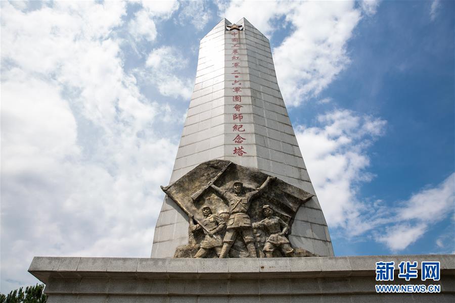 （壯麗70年&middot;奮斗新時(shí)代&mdash;&mdash;記者再走長(zhǎng)征路&middot;圖文互動(dòng)）（6）手捧棉被憶紅軍：走了那么多年，我們都念他們的好