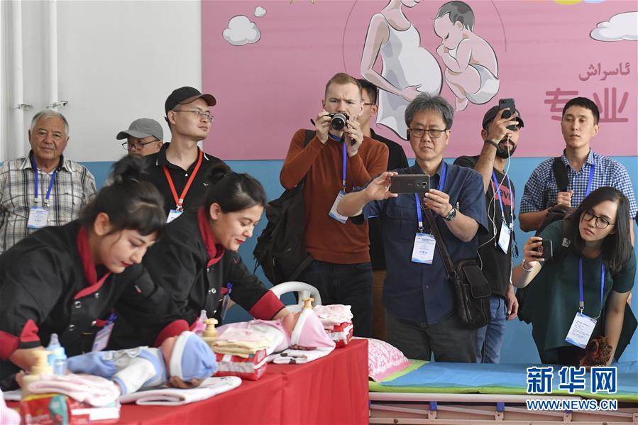 (圖文互動(dòng))(3)24國(guó)媒體記者探訪新疆 感受社會(huì)穩(wěn)定民生改善 認(rèn)可去極端化成就