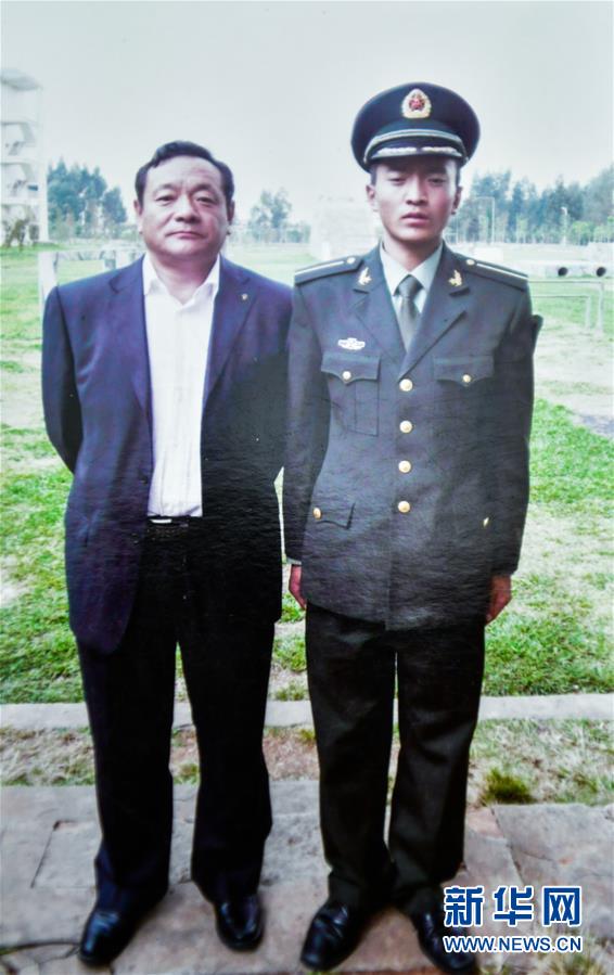 （新華全媒頭條&middot;愛國情 奮斗者&middot;圖文互動）（7）初心不改 紅心向黨&mdash;&mdash;西部戰(zhàn)區(qū)陸軍某旅玉樹獨(dú)立騎兵連連長尼都塔生一家四代跟黨走紀(jì)實(shí)