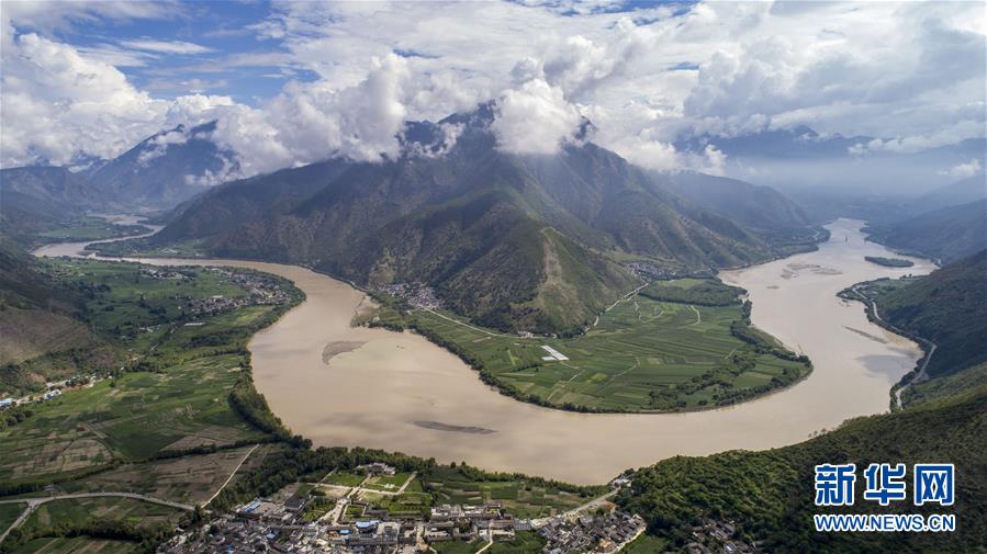 （新華全媒頭條&middot;壯麗70年&middot;奮斗新時(shí)代&mdash;&mdash;記者再走長征路&middot;圖文互動）（10）前進(jìn)，向著光明的方向&mdash;&mdash;尋訪金沙江畔紅色印記