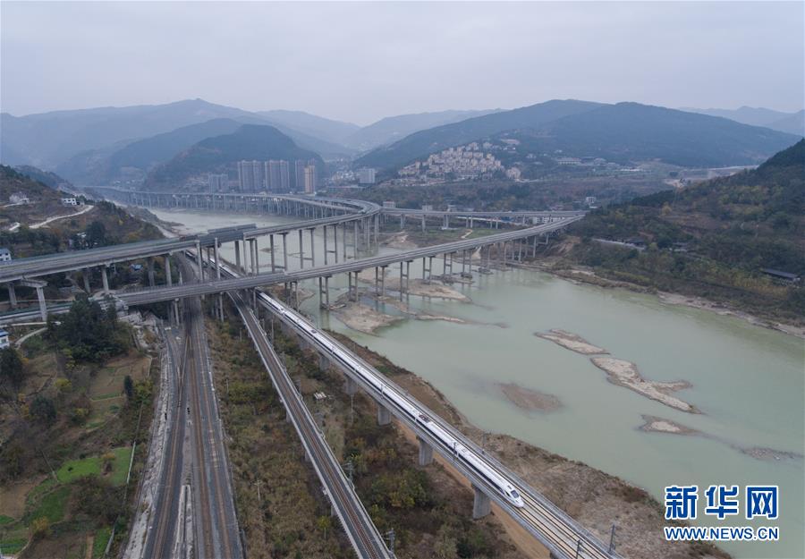 （壯麗70年&middot;奮斗新時代&mdash;&mdash;共和國發(fā)展成就巡禮&middot;圖文互動）（8）治蜀往事激越 興川今朝豪邁&mdash;&mdash;新中國成立70年四川發(fā)展巡禮