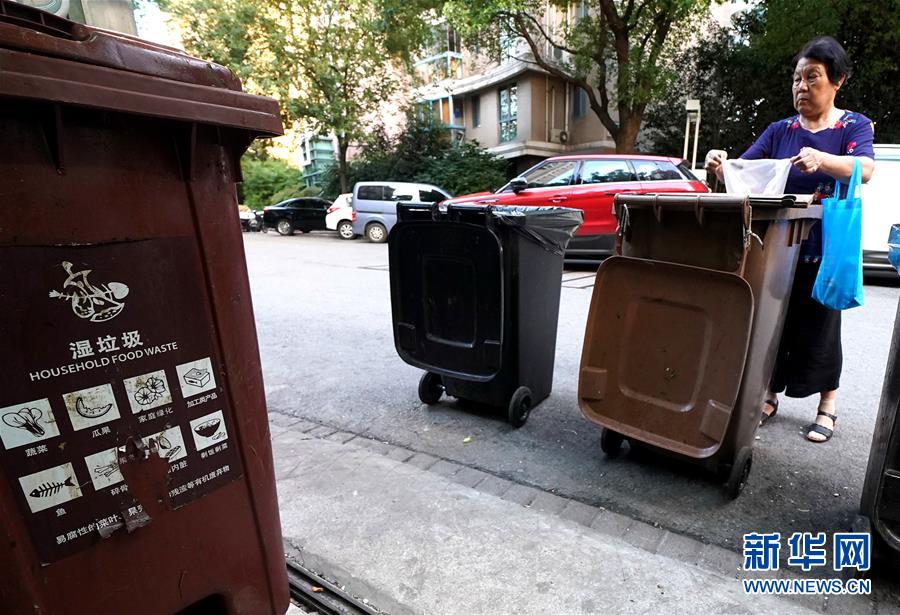 （新華視點(diǎn)&middot;圖文互動(dòng)）（1）上海垃圾分類(lèi)&ldquo;滿月&rdquo;：&ldquo;拎得清&rdquo;了，&ldquo;守得住&rdquo;么？