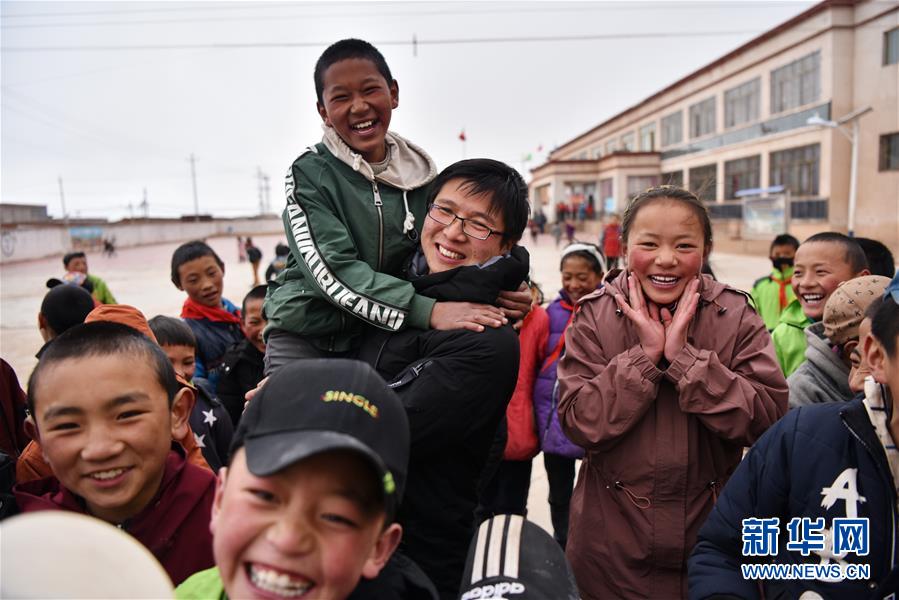 （不忘初心、牢記使命&middot;圖文互動(dòng)）（1）青春之花綻放五千米云端&mdash;&mdash;記扎根海拔最高縣小學(xué)教師夫妻杜安東、曹曉花