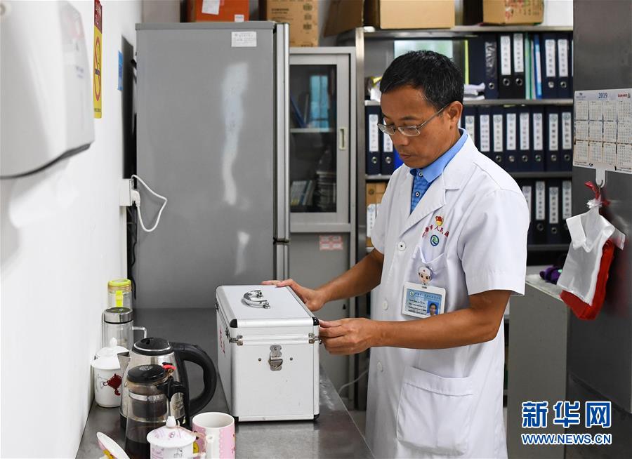 （新華全媒頭條&middot;圖文互動(dòng)）（1）伶仃洋邊&ldquo;守門&rdquo;人&mdash;&mdash;記堅(jiān)守海島32年的黨員醫(yī)生王桂湘