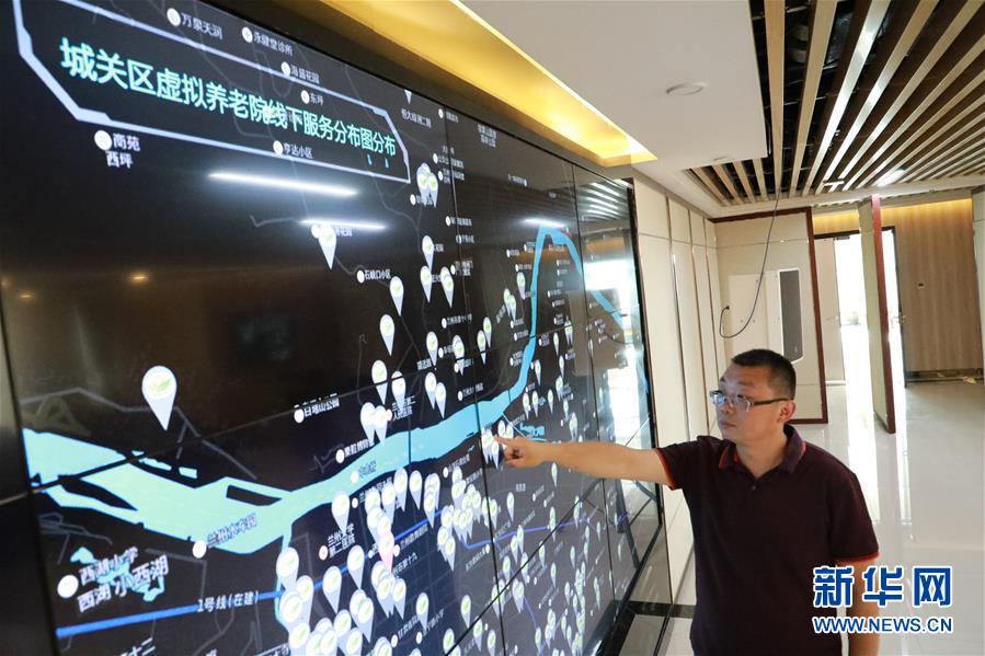 （在習(xí)近平新時(shí)代中國(guó)特色社會(huì)主義思想指引下&mdash;&mdash;新時(shí)代新作為新篇章&middot;總書(shū)記關(guān)心的百姓身邊事）（2）養(yǎng)老院新&ldquo;風(fēng)景&rdquo;：大愛(ài)扮美夕陽(yáng)紅