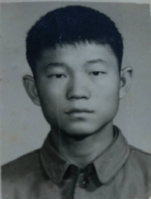 （為了民族復(fù)興&middot;英雄烈士譜&middot;圖文互動(dòng)）吳根生：肉身堵車(chē)輪的生命&ldquo;守護(hù)神&rdquo;