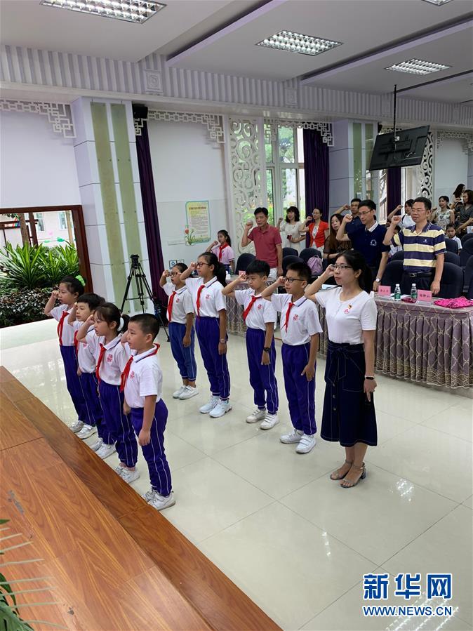 （新華全媒頭條&middot;開(kāi)學(xué)季&middot;圖文互動(dòng)）（3）新學(xué)期是彩色的&mdash;&mdash;各地2019年秋季學(xué)期開(kāi)學(xué)典禮掃描