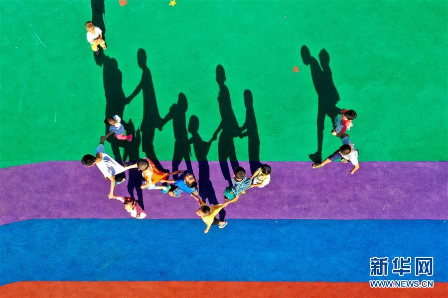 （在習(xí)近平新時(shí)代中國(guó)特色社會(huì)主義思想指引下&mdash;&mdash;新時(shí)代新作為新篇章&middot;總書(shū)記關(guān)心的百姓身邊事&middot;圖文互動(dòng)）（3）特別的愛(ài)，給特別的你&mdash;&mdash;特殊教育的別樣風(fēng)景