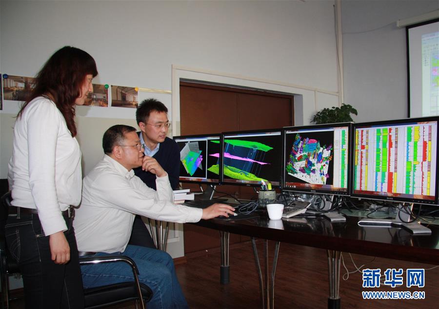 （新華全媒頭條&middot;圖文互動）（10）凝聚民族復興的精神偉力&mdash;&mdash;以習近平同志為核心的黨中央重視思想道德建設(shè)關(guān)心關(guān)愛道德模范紀實