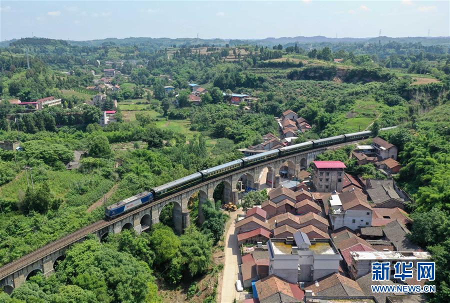 （壯麗70年&middot;奮斗新時(shí)代&mdash;&mdash;共和國發(fā)展成就巡禮）（3）人暢其行、貨暢其流&mdash;&mdash;共和國交通運(yùn)輸業(yè)發(fā)展成就巡禮