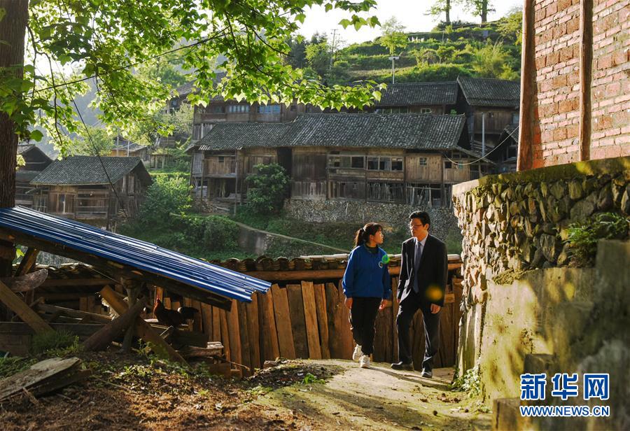 (時(shí)代先鋒·圖文互動(dòng))(3)大山里奏響“放牛班的春天”——記浙江對(duì)口幫扶貴州臺(tái)江民中校長(zhǎng)陳立群