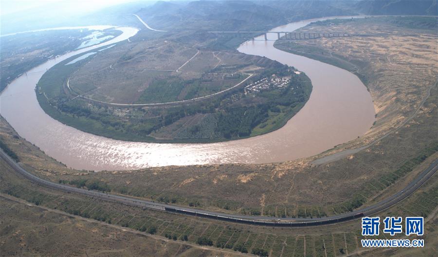 （走讀黃河&middot;圖文互動(dòng)）（1）中衛(wèi)：33萬(wàn)畝沙區(qū)變灌區(qū)