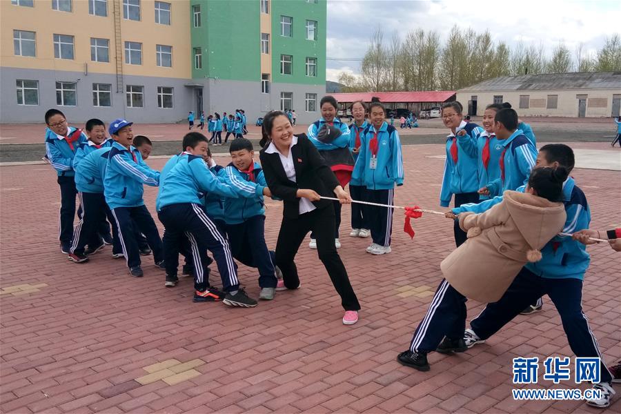 （不忘初心、牢記使命&middot;圖文互動）（3）鄉(xiāng)村教師袁艷敏：點亮山區(qū)孩子的夢