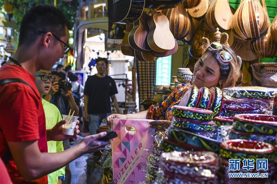 （新華全媒頭條&middot;圖文互動）（4）同心筑夢映天山&mdash;&mdash;新疆70年改革發(fā)展穩(wěn)定述評