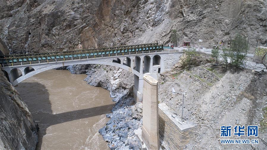 （新華全媒頭條&middot;圖文互動）（1）沒有終結(jié)的尋找&mdash;&mdash;追尋川藏公路上的一位無名烈士