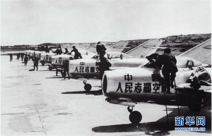 （新華全媒頭條&middot;人民空軍70年&middot;圖文互動）（3）陽光照耀奮飛的航程&mdash;&mdash;黨中央、中央軍委和習(xí)主席關(guān)心人民空軍建設(shè)發(fā)展紀(jì)實(shí)