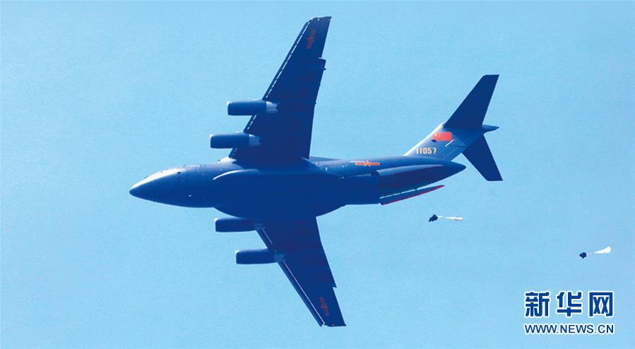 （新華全媒頭條&middot;人民空軍70年&middot;圖文互動）（10）陽光照耀奮飛的航程&mdash;&mdash;黨中央、中央軍委和習(xí)主席關(guān)心人民空軍建設(shè)發(fā)展紀(jì)實(shí)