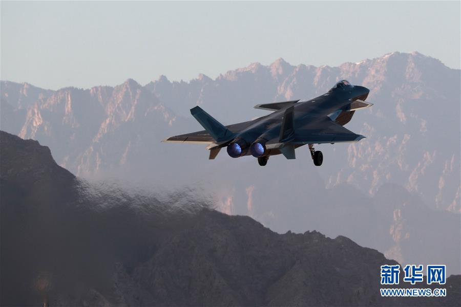 （新華全媒頭條&middot;人民空軍70年&middot;圖文互動）（14）陽光照耀奮飛的航程&mdash;&mdash;黨中央、中央軍委和習(xí)主席關(guān)心人民空軍建設(shè)發(fā)展紀(jì)實(shí)