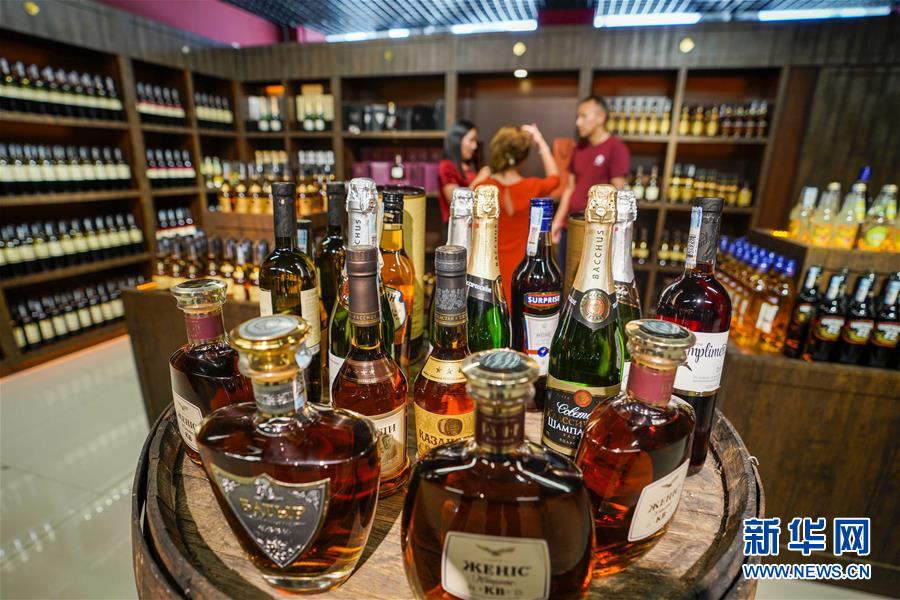 （在習(xí)近平新時(shí)代中國(guó)特色社會(huì)主義思想指引下&mdash;&mdash;新時(shí)代新作為新篇章&middot;總書記關(guān)切開放事&middot;圖文互動(dòng)）（4）開放，讓迢迢邊關(guān)擁有穩(wěn)穩(wěn)幸福&mdash;&mdash;來自內(nèi)陸沿邊開放小城的故事