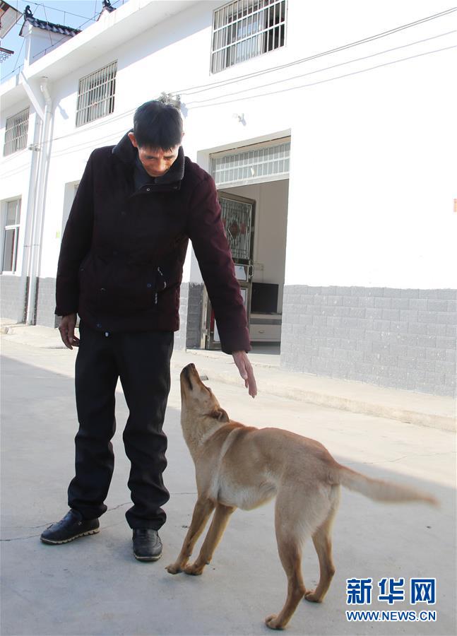 （四中全會精神在基層&middot;圖文互動）（1）記者手記：兩腳沾地，深切感悟什么叫&ldquo;以人民為中心&rdquo;