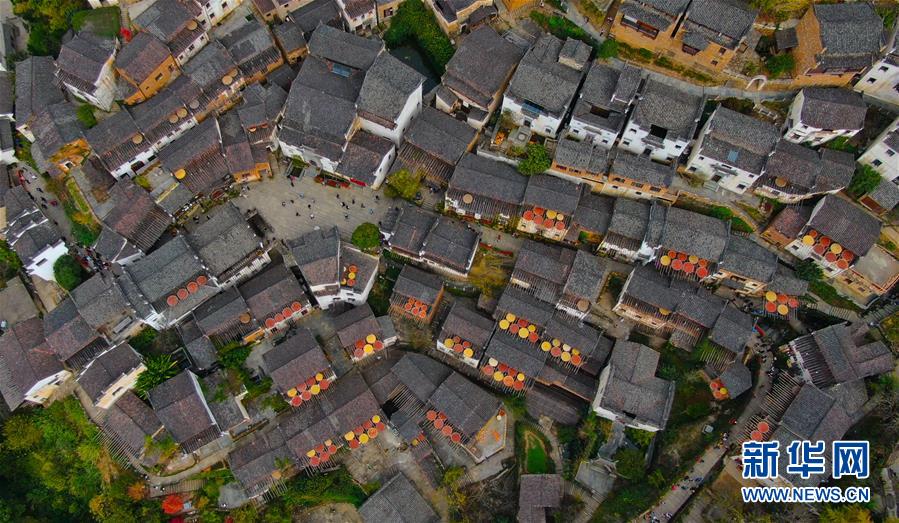 （圖文互動(dòng)）（1）鄉(xiāng)村攝影師、鄉(xiāng)村&ldquo;模特&rdquo;、民宿店主&mdash;&mdash;鄉(xiāng)村旅游推動(dòng)婺源農(nóng)民生活方式發(fā)生新變化