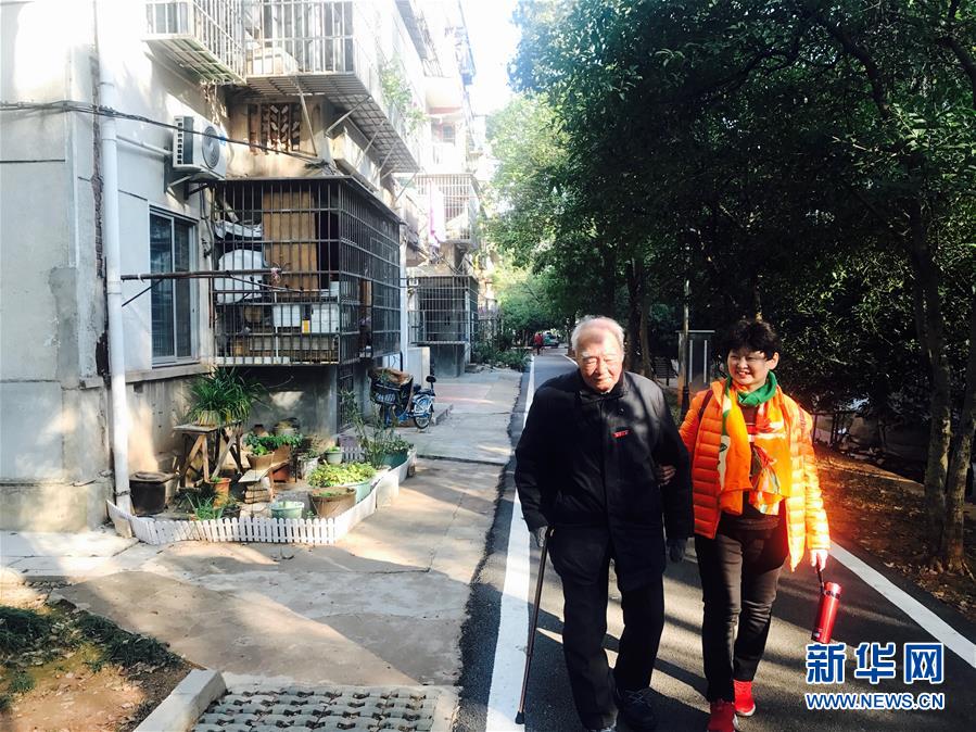 （新華全媒頭條&middot;圖文互動(dòng)）（8）滄海橫流 信仰彌堅(jiān)&mdash;&mdash;記共產(chǎn)黨員、湘潭大學(xué)九旬教授滄南