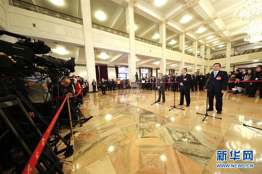 （兩會&middot;面對面）（11）全國人大代表接受采訪