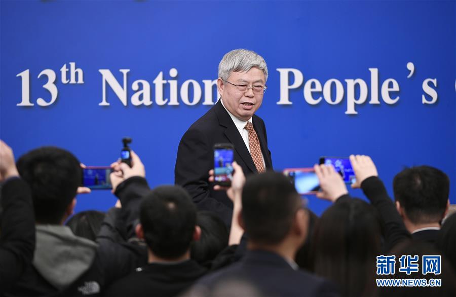 （兩會(huì)&middot;XHDW）（7）國(guó)務(wù)院扶貧辦主任劉永富就&ldquo;攻堅(jiān)克難&mdash;&mdash;堅(jiān)決打贏脫貧攻堅(jiān)戰(zhàn)&rdquo;答記者問(wèn)