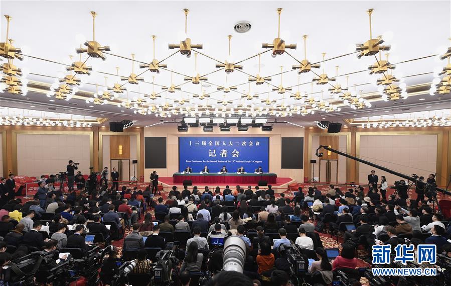 （兩會(huì)&middot;XHDW）（8）商務(wù)部部長鐘山等就&ldquo;促進(jìn)形成強(qiáng)大國內(nèi)市場 推動(dòng)全方位對外開放&rdquo;答記者問