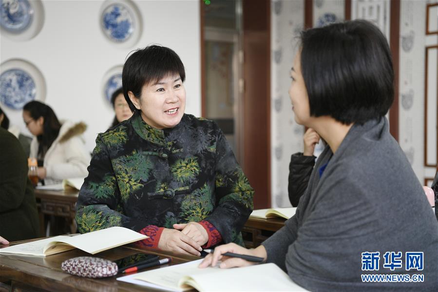 （兩會(huì)&middot;圖片故事）（7）全國人大代表馬恒燕：讓城鄉(xiāng)學(xué)生共享&ldquo;互聯(lián)網(wǎng)+教育&rdquo;優(yōu)質(zhì)資源