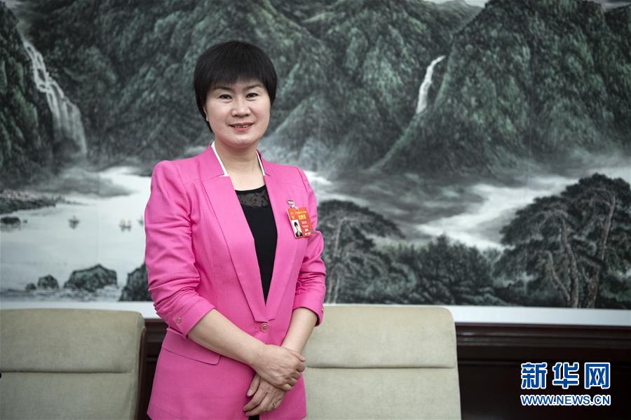 （兩會&middot;圖片故事）（10）全國人大代表馬恒燕：讓城鄉(xiāng)學生共享&ldquo;互聯(lián)網(wǎng)+教育&rdquo;優(yōu)質資源