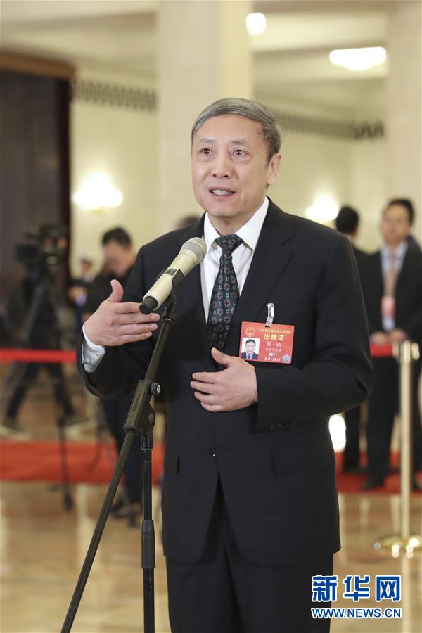 （兩會&middot;面對面&middot;XHDW）（1）全國人大代表接受采訪