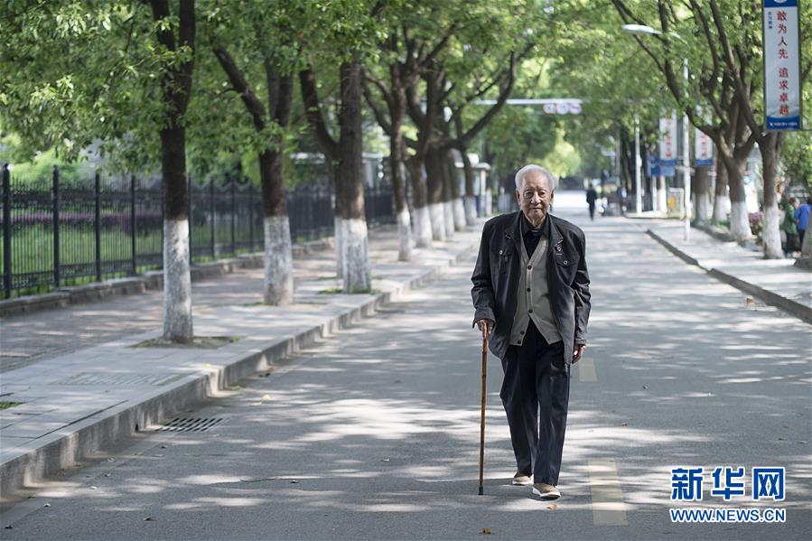 （今日關(guān)注&middot;科技獎(jiǎng)勵(lì)大會(huì)&middot;圖文互動(dòng)）（4）此生屬于祖國(guó)，此生無怨無悔&mdash;&mdash;隱身30年的中國(guó)核潛艇先驅(qū)黃旭華