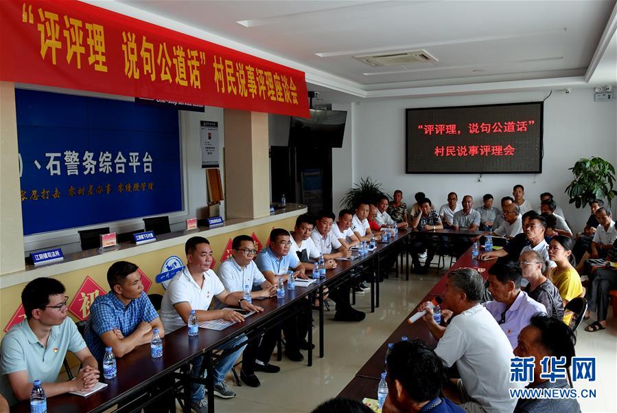 （新華全媒頭條&middot;圖文互動(dòng)）（8）為基層松綁減負(fù)　促干部擔(dān)當(dāng)作為&mdash;&mdash;以習(xí)近平同志為核心的黨中央推進(jìn)&ldquo;基層減負(fù)年&rdquo;工作綜述