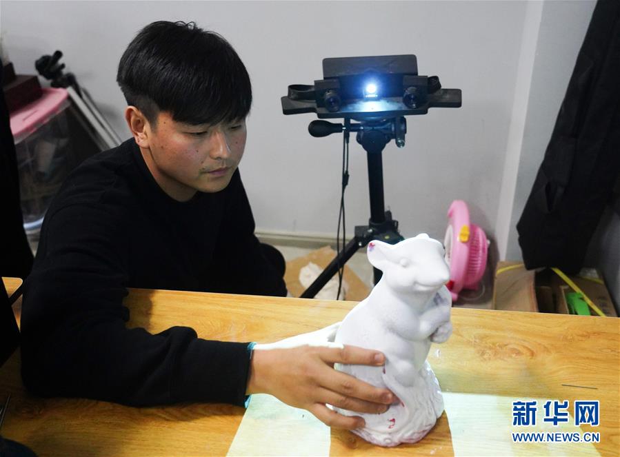 （新春走基層&middot;圖文互動(dòng)）（7）瓷鼠鬧新春