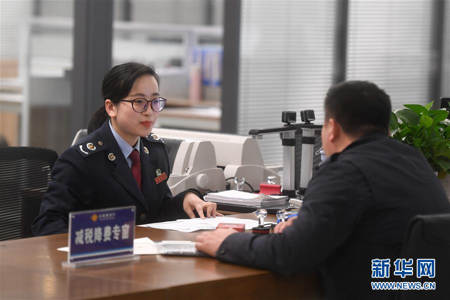 （新華全媒頭條&middot;聚焦中國經(jīng)濟(jì)成績單&middot;圖文互動(dòng)）（9）為全面建成小康社會(huì)奠定堅(jiān)實(shí)基礎(chǔ)&mdash;&mdash;從2019年數(shù)據(jù)看中國經(jīng)濟(jì)發(fā)展大勢(shì)