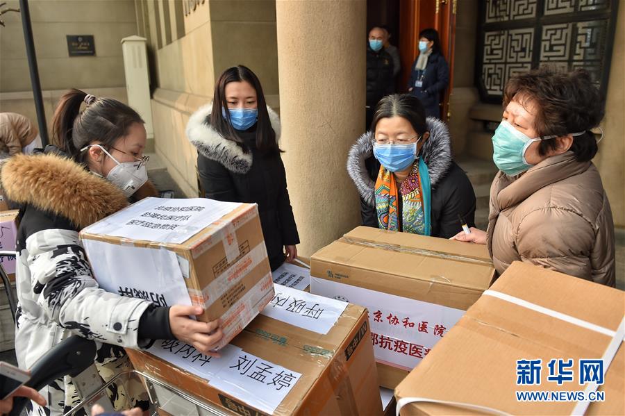 （新華全媒頭條&middot;圖文互動(dòng)）（3）萬(wàn)眾一心迎挑戰(zhàn) 眾志成城戰(zhàn)疫情&mdash;&mdash;全國(guó)總動(dòng)員打響疫情防控阻擊戰(zhàn)紀(jì)實(shí)