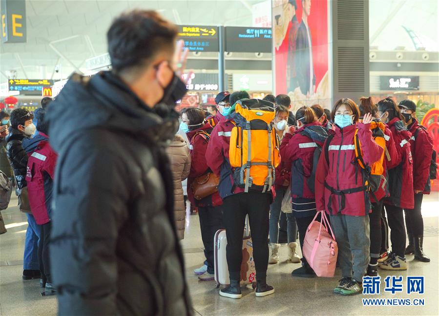 （新華全媒頭條&middot;圖文互動(dòng)）（18）萬(wàn)眾一心迎挑戰(zhàn) 眾志成城戰(zhàn)疫情&mdash;&mdash;全國(guó)總動(dòng)員打響疫情防控阻擊戰(zhàn)紀(jì)實(shí)