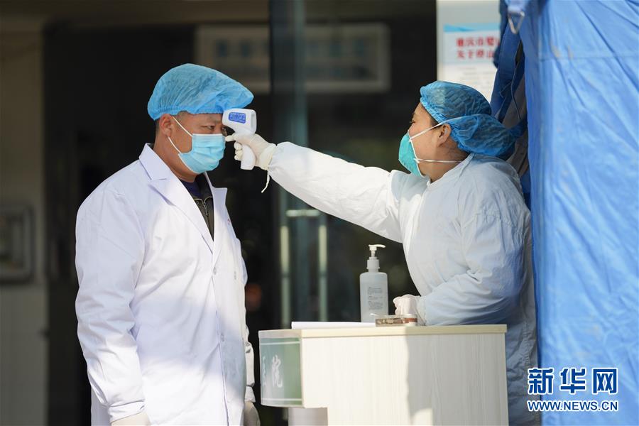 （聚焦疫情防控&middot;圖文互動）（5）一對抗疫夫妻的&ldquo;一線連軸轉(zhuǎn)&rdquo;