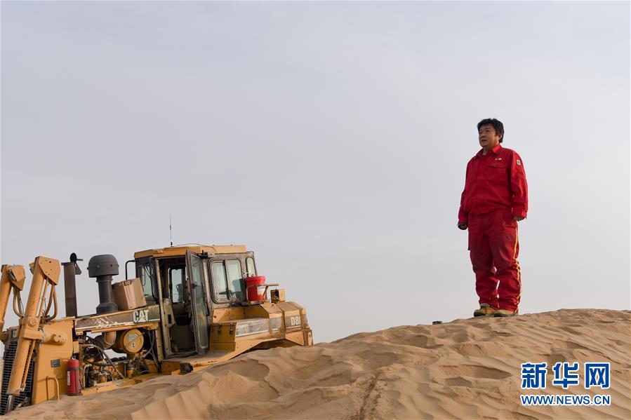 （新春走基層&middot;圖文互動）（1）特寫：與車為伴，獨行沙海