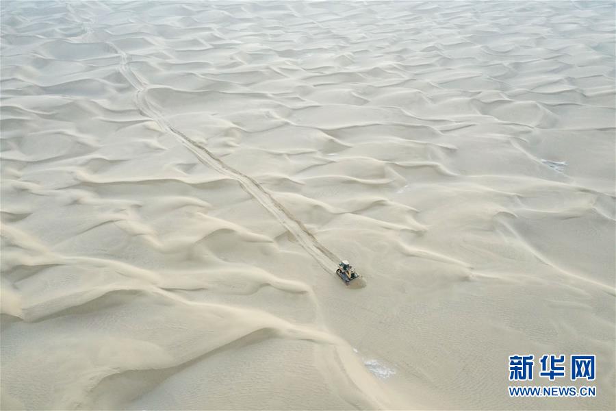 （新春走基層&middot;圖文互動）（2）特寫：與車為伴，獨行沙海