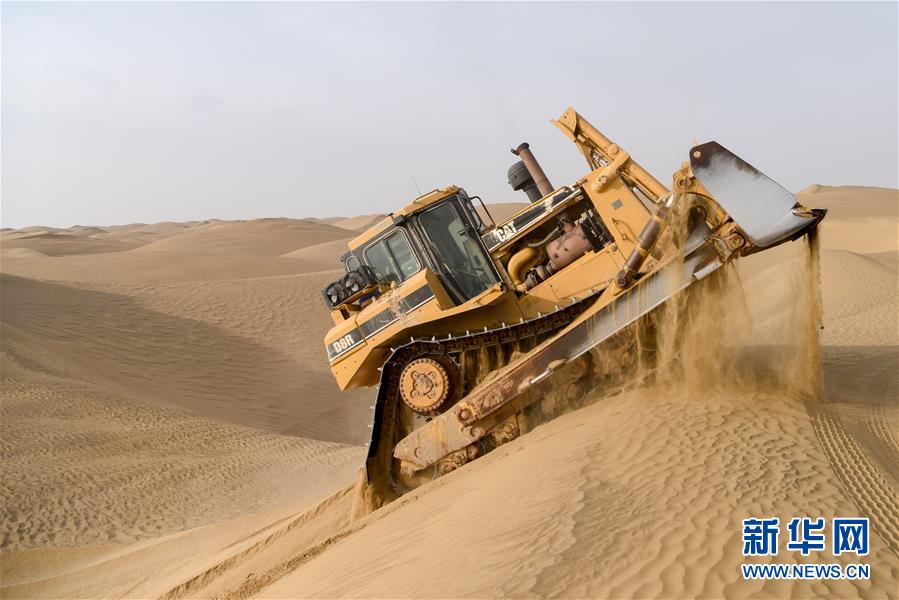 （新春走基層&middot;圖文互動）（3）特寫：與車為伴，獨行沙海