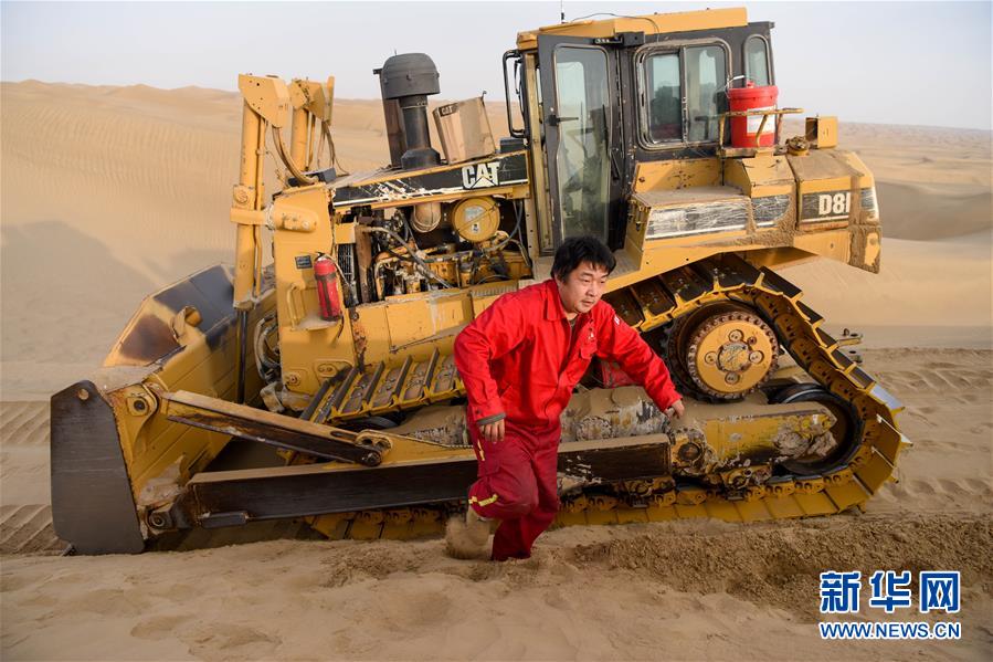 （新春走基層&middot;圖文互動）（5）特寫：與車為伴，獨行沙海