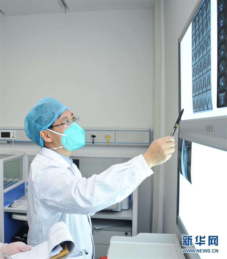 （新華全媒頭條&middot;圖文互動(dòng)）（6）戰(zhàn)紅區(qū)！&mdash;&mdash;發(fā)生在武漢抗疫隔離病房?jī)?nèi)的故事