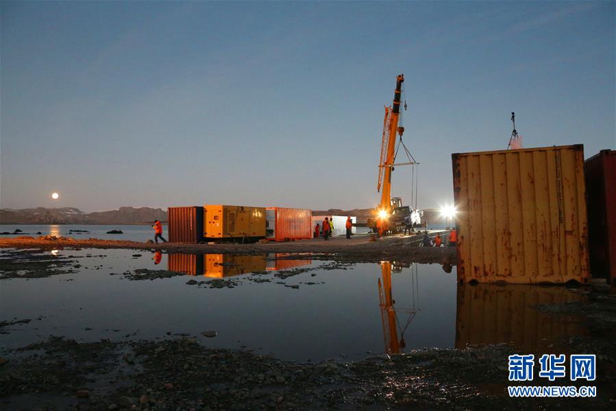 （&ldquo;雪龍&rdquo;探南極&middot;圖文互動(dòng)）（5）&ldquo;雪龍2&rdquo;號(hào)開始南極長城站首次卸貨