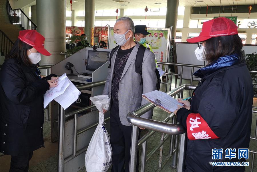 （做好六穩(wěn)工作 應(yīng)對復(fù)雜局面&middot;圖文互動）（3）四川：&ldquo;點對點、一站式&rdquo;送農(nóng)民工安全返崗